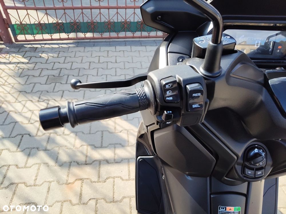 Yamaha X-max - 12