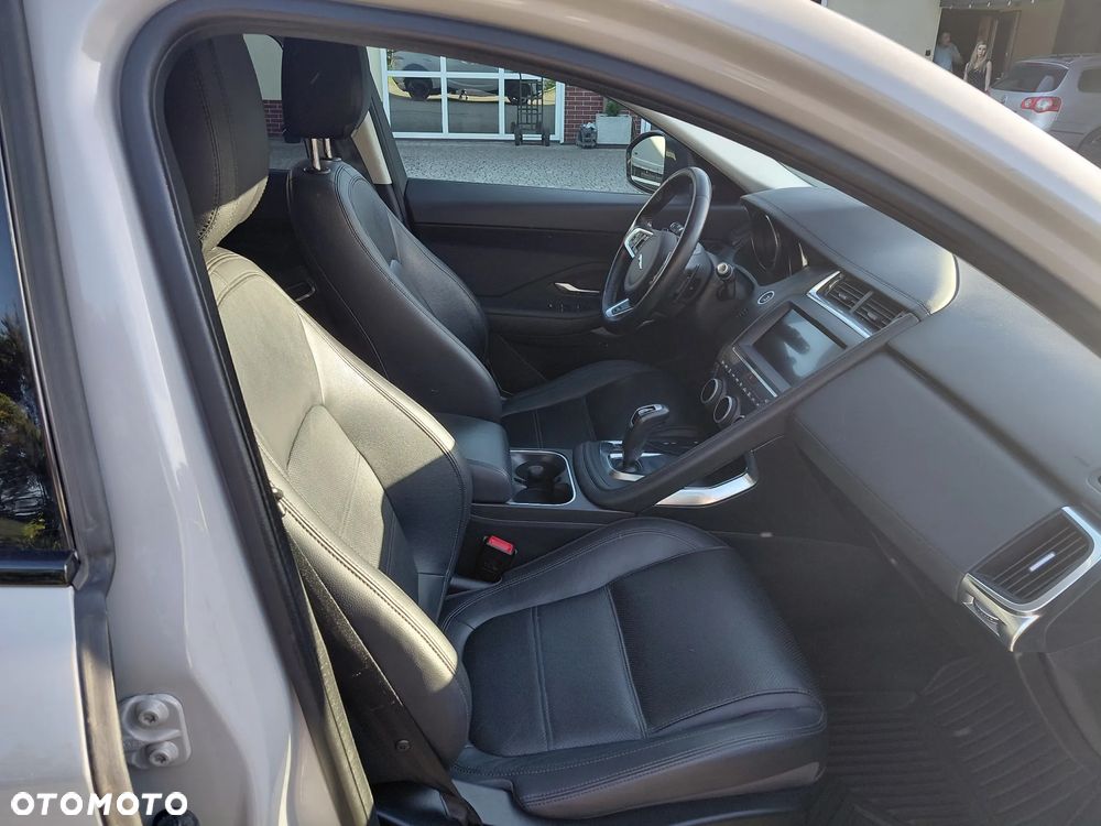 Jaguar E-Pace 2.0 i4D AWD R-Dynamic S - 8