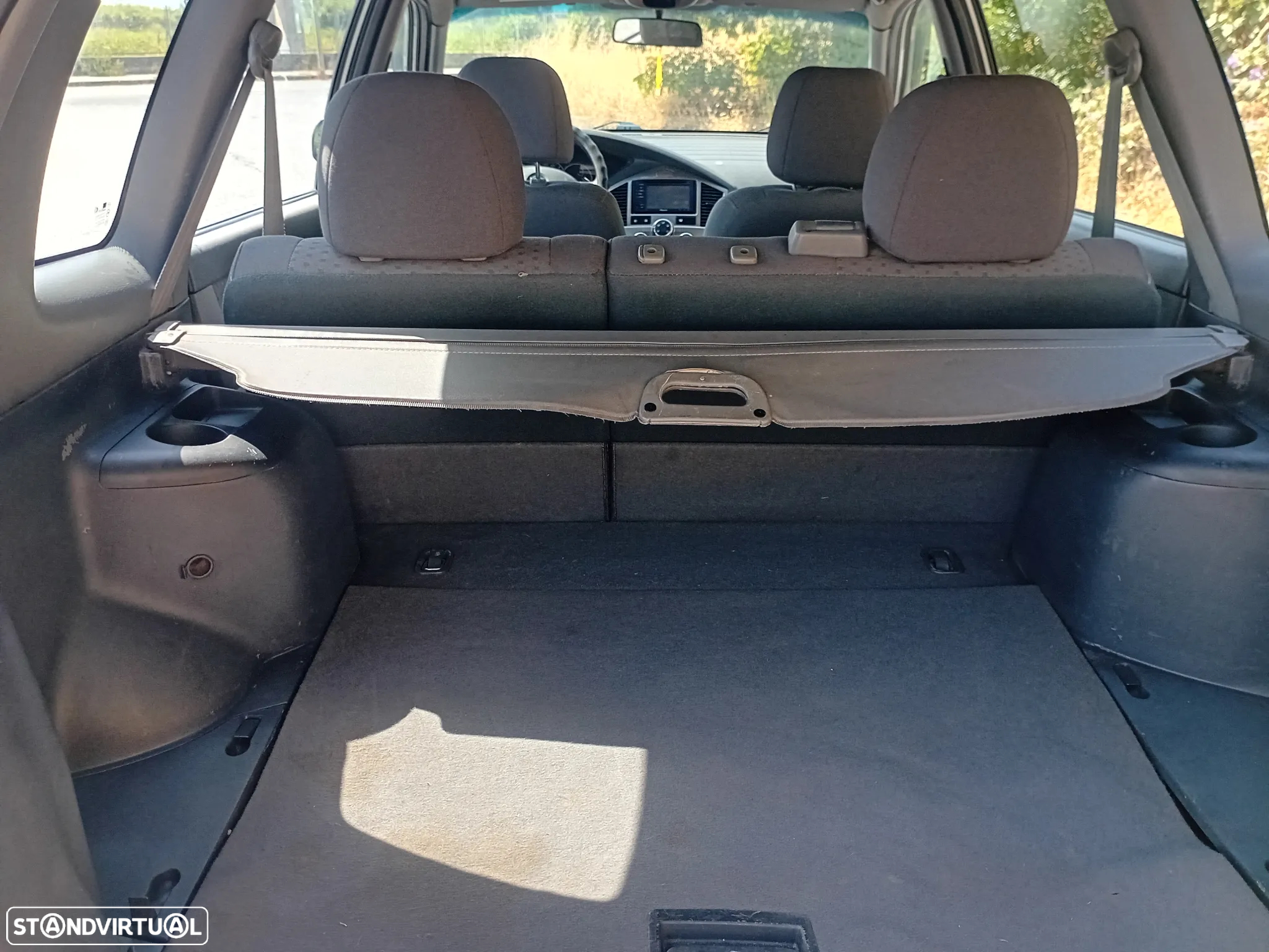 Kia Carens 2.0 CRDi EX Confort - 8