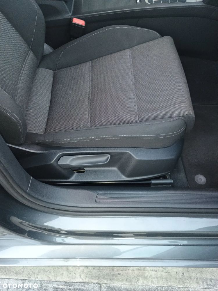 Volkswagen Passat 1.6 TDI SCR DSG Business - 10