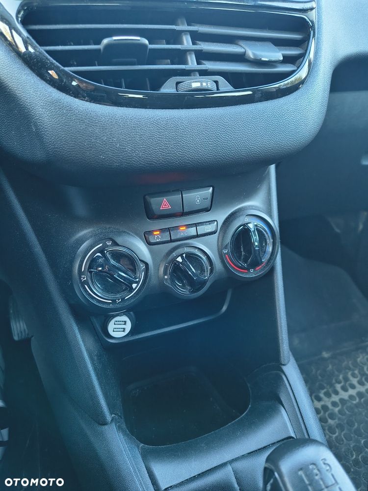 Peugeot 208 - 4