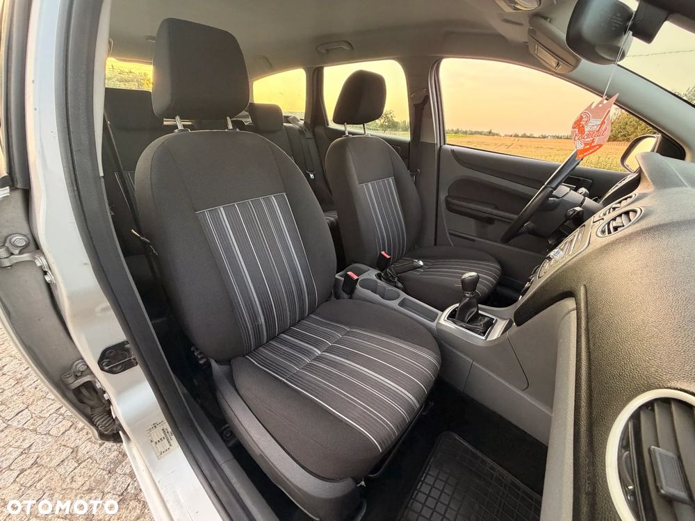 Ford Focus 1.6 Trend - 12