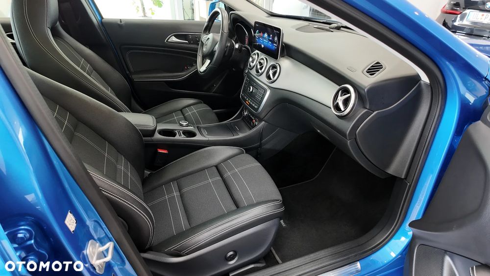 Mercedes-Benz GLA 250 4Matic 7G-DCT UrbanStyle Edition - 20