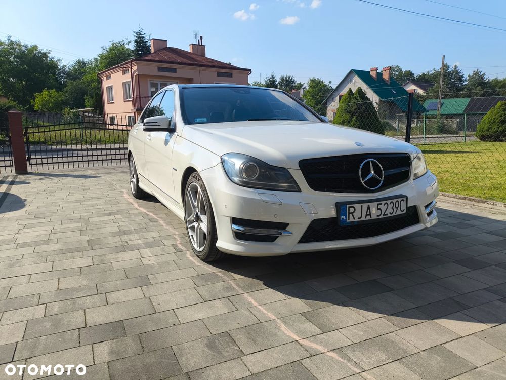 Mercedes-Benz Klasa C 200 CGI BlueEff Avantgarde - 13