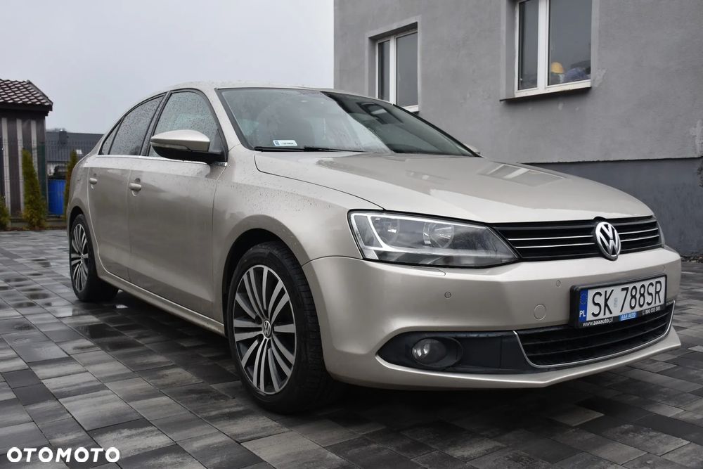 Volkswagen Jetta - 1