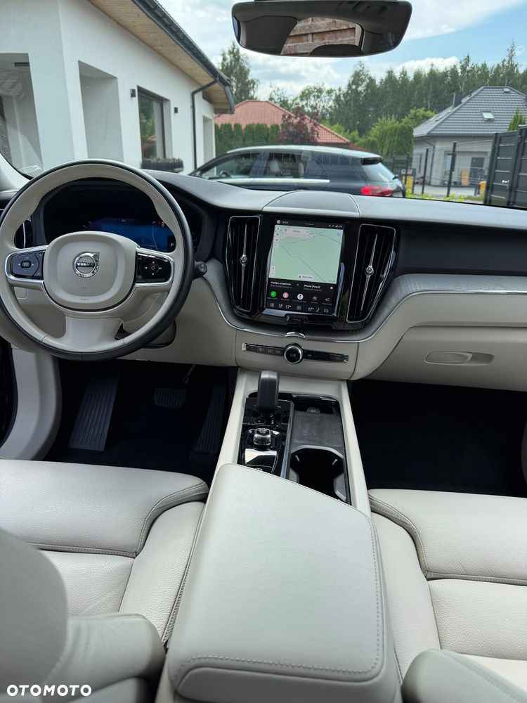 Volvo XC 60 B4 D AWD Plus Dark - 19