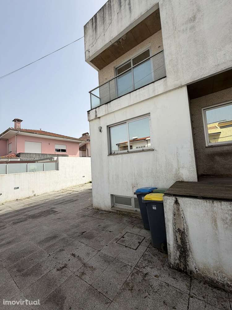 Moradia T4 com piscina e jardim em Maia - Grande imagem: 4/48