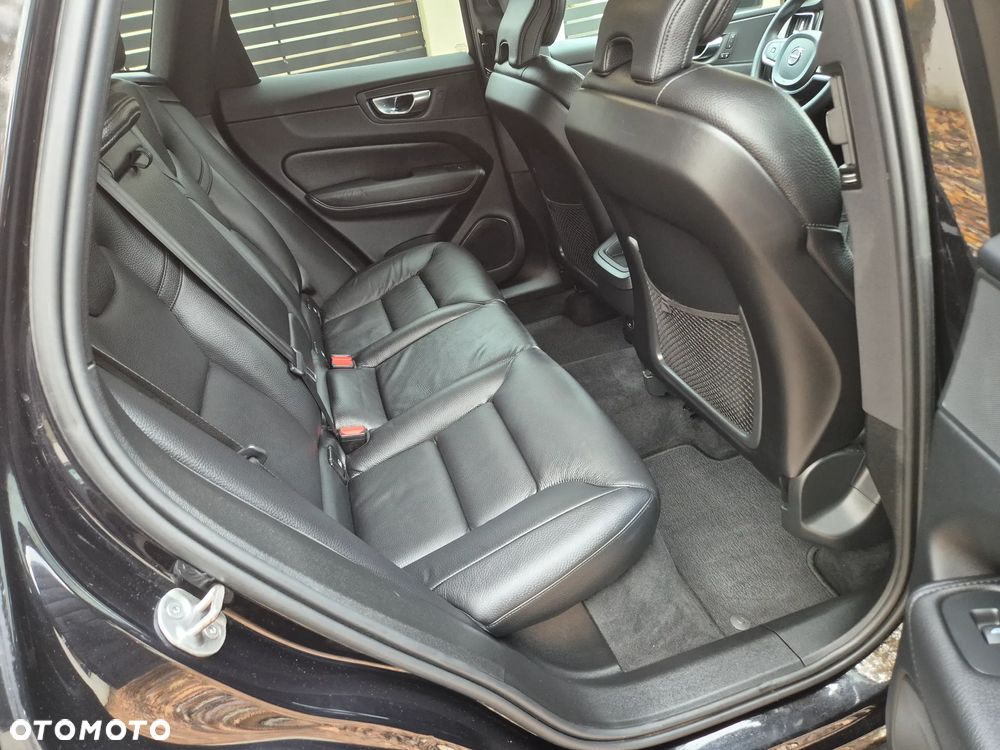 Volvo XC 60 B4 D Momentum Pro - 12