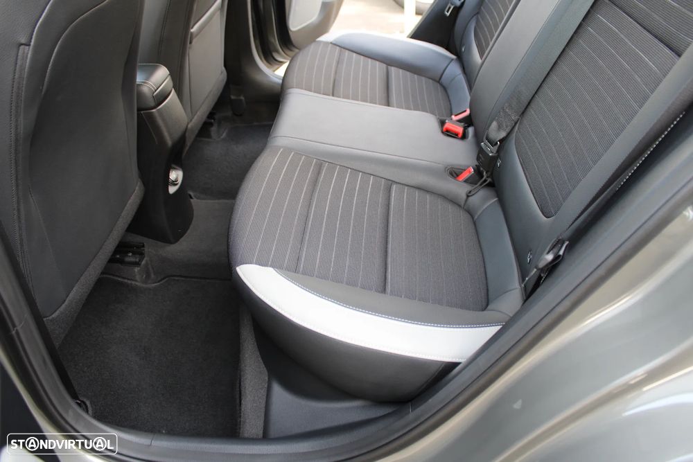 Kia Stonic 1.6 CRDi Easy - 37