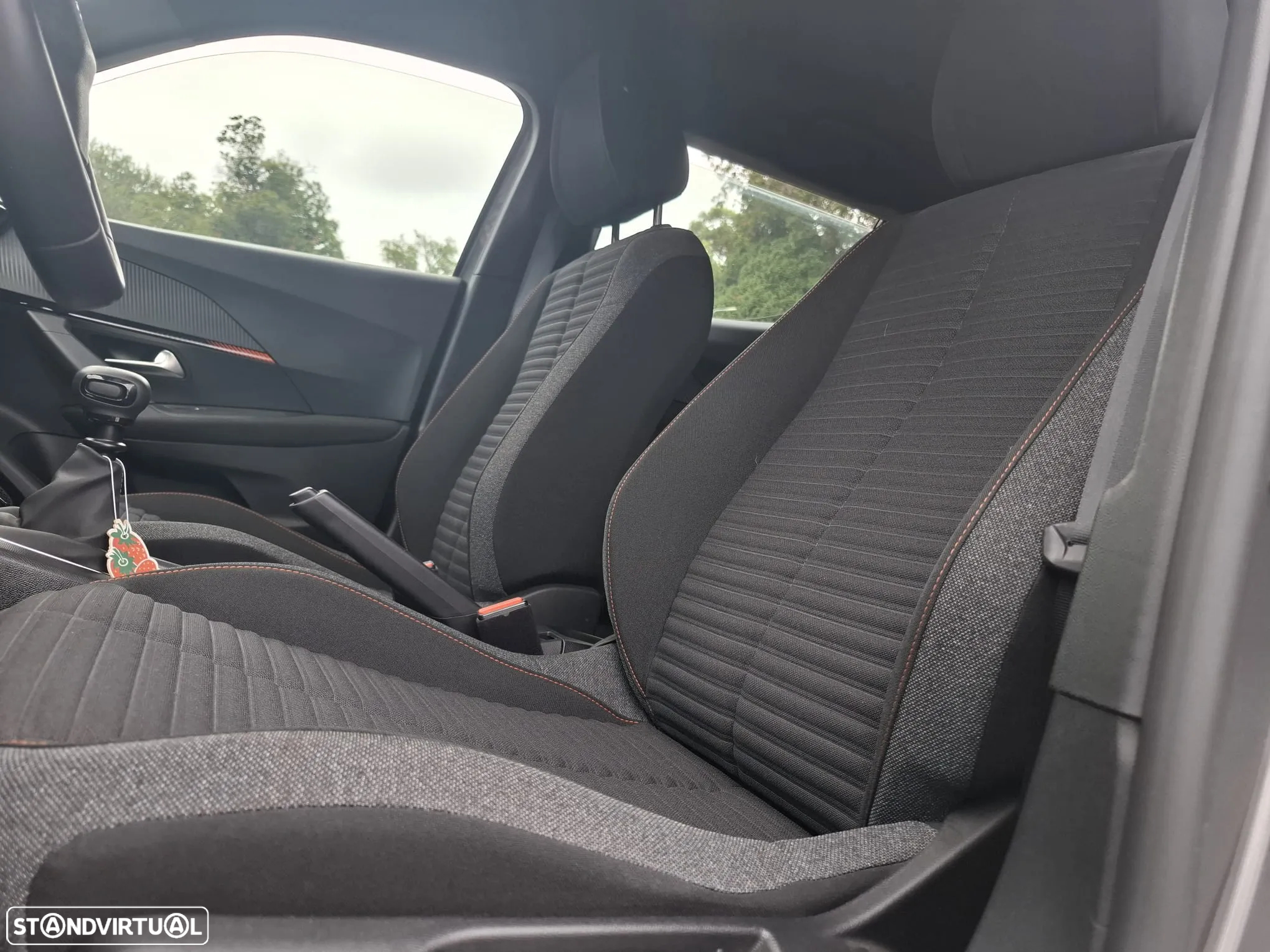 Peugeot 2008 1.2 PureTech Allure Pack - 24