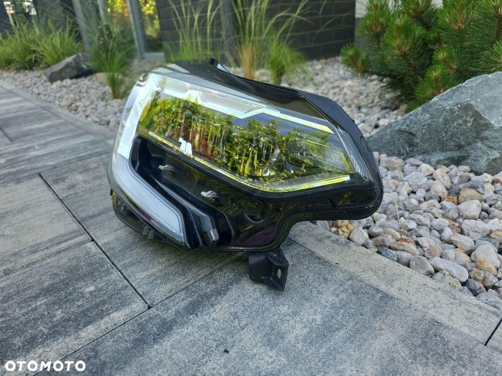 RENAULT CAPTUR 2 II Lampa prawa Kompletna Full Led 260104095R Krótki Led - 3