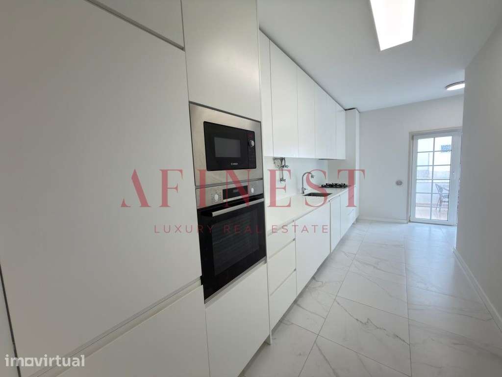 APARTAMENTO T1 REMODELADO NO ESTORIL - Grande imagem: 2/37