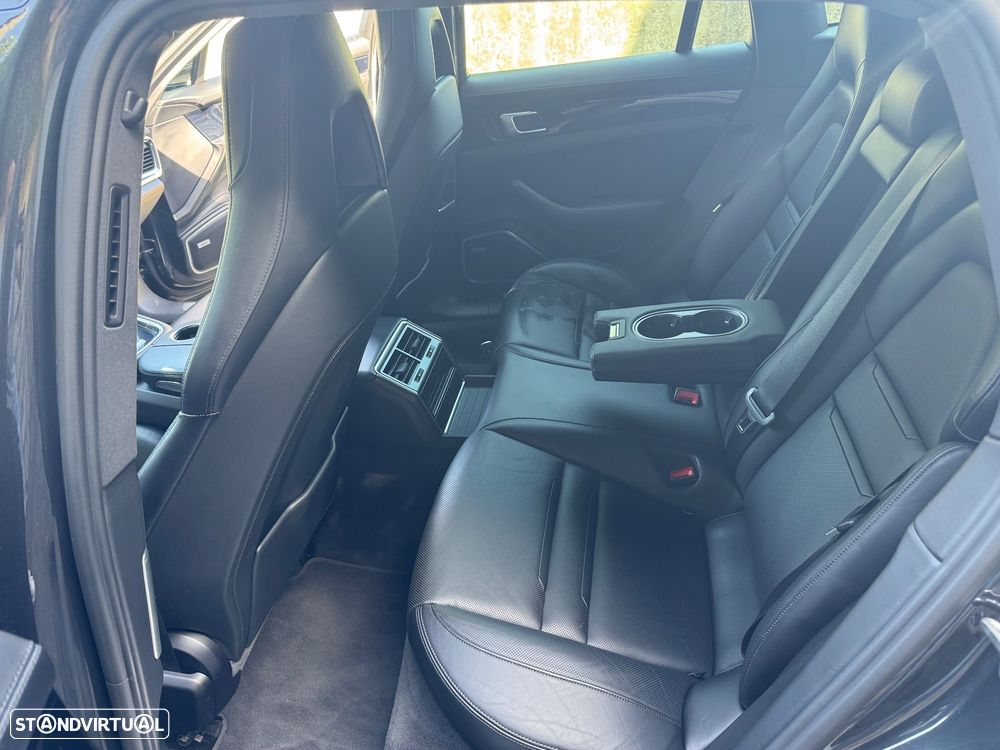 Porsche Panamera Sport Turismo - 24