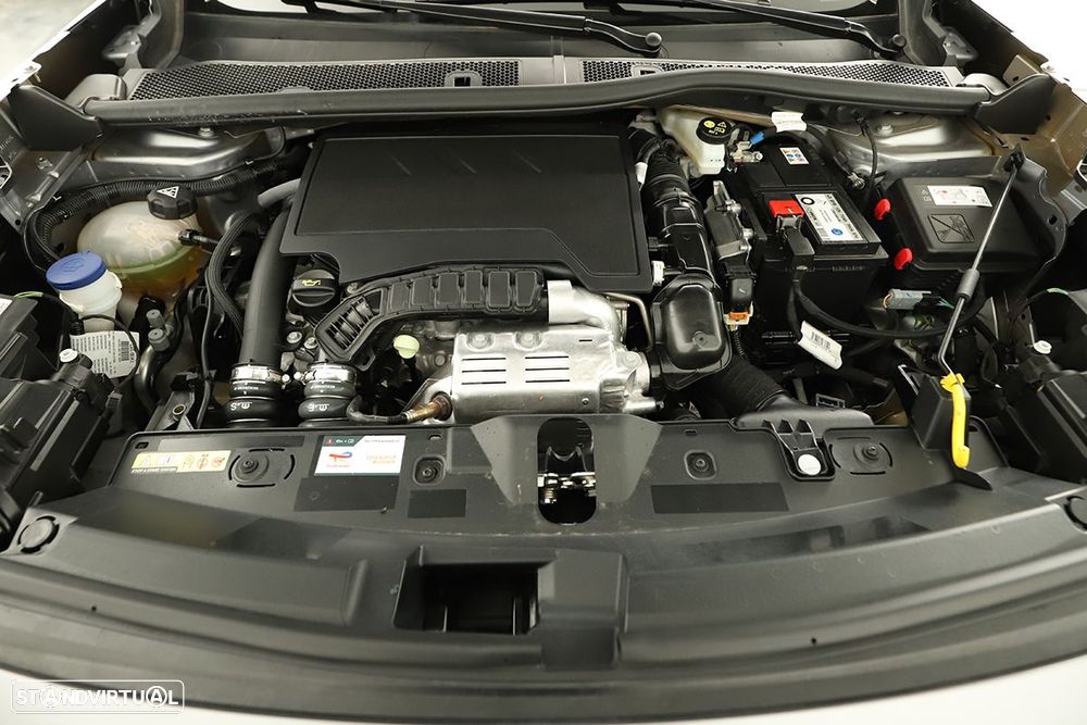 Peugeot 2008 1.2 PureTech Allure EAT8 - 26