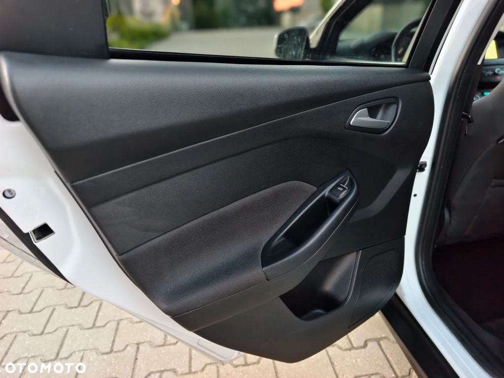 Ford Focus 1.5 EcoBlue Start-Stopp-System TITANIUM DESIGN - 11