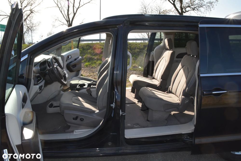 Chrysler Pacifica - 35