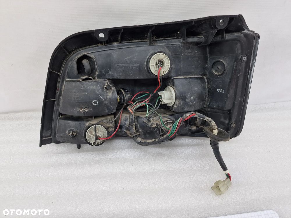 SUZUKI BALENO 95-02 HB LEWA LAMPA TYLNA TYLNIA TYŁ , NR KOITO 220-32018 , NR AUKCJI LMT68 - 6