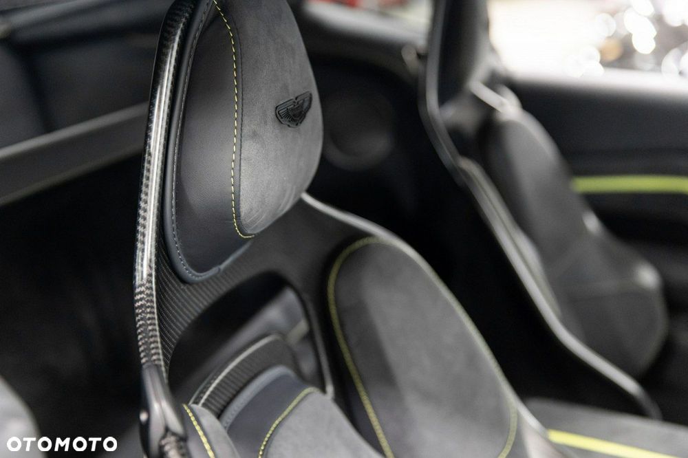 Aston Martin Vantage - 38