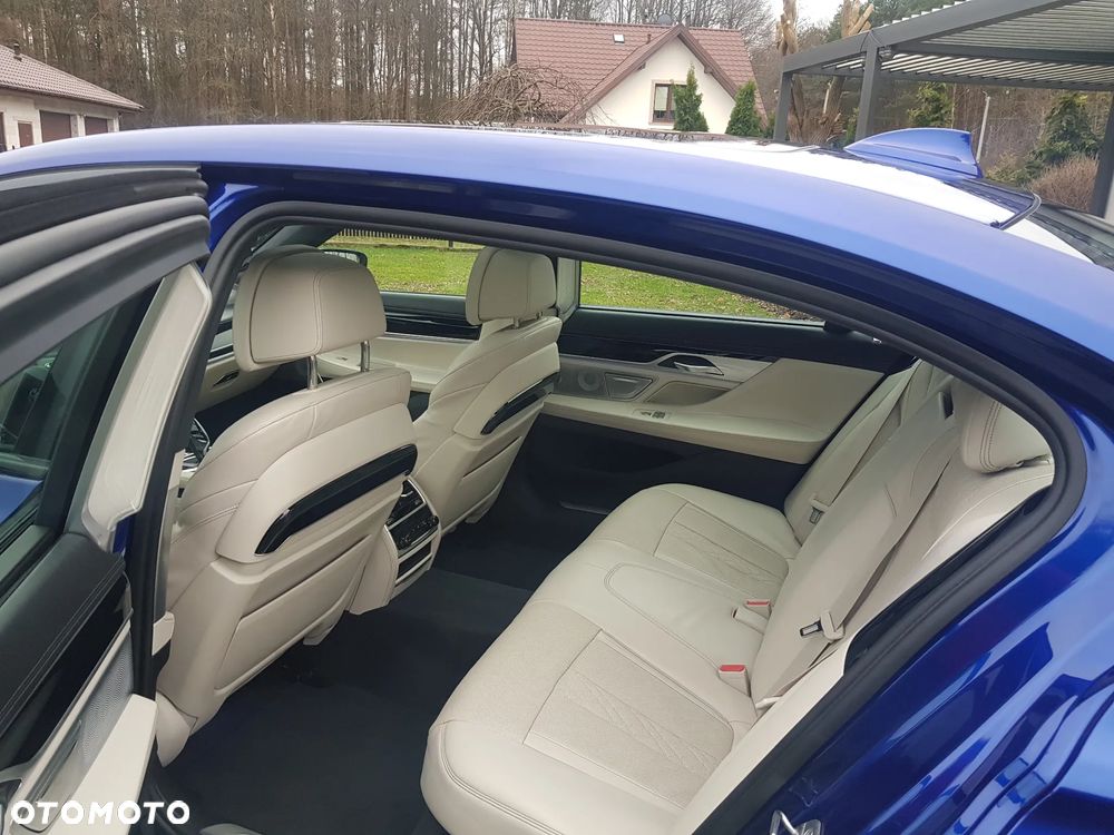 BMW Seria 7 750i - 7