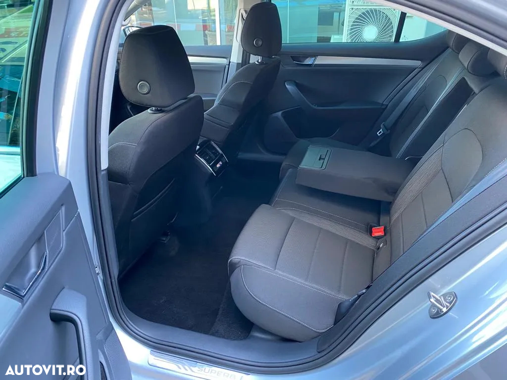 Skoda Superb 2.0 TDI DSG Ambition - 8
