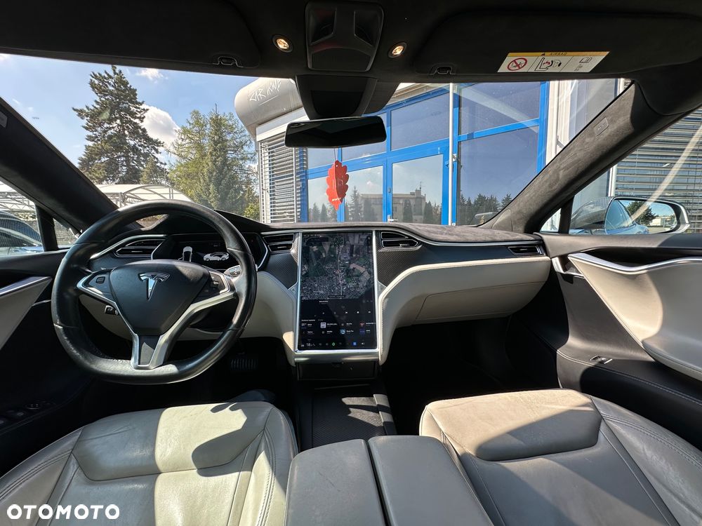 Tesla Model S 90 D - 17