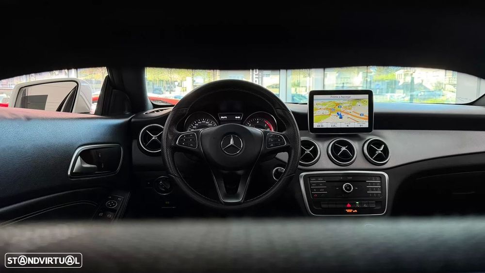 Mercedes-Benz CLA 200 d Shooting Brake AMG Line - 31