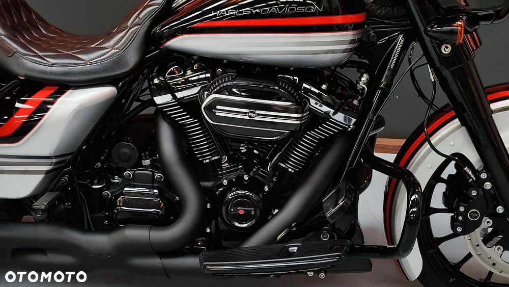 Harley-Davidson Touring Street Glide - 11