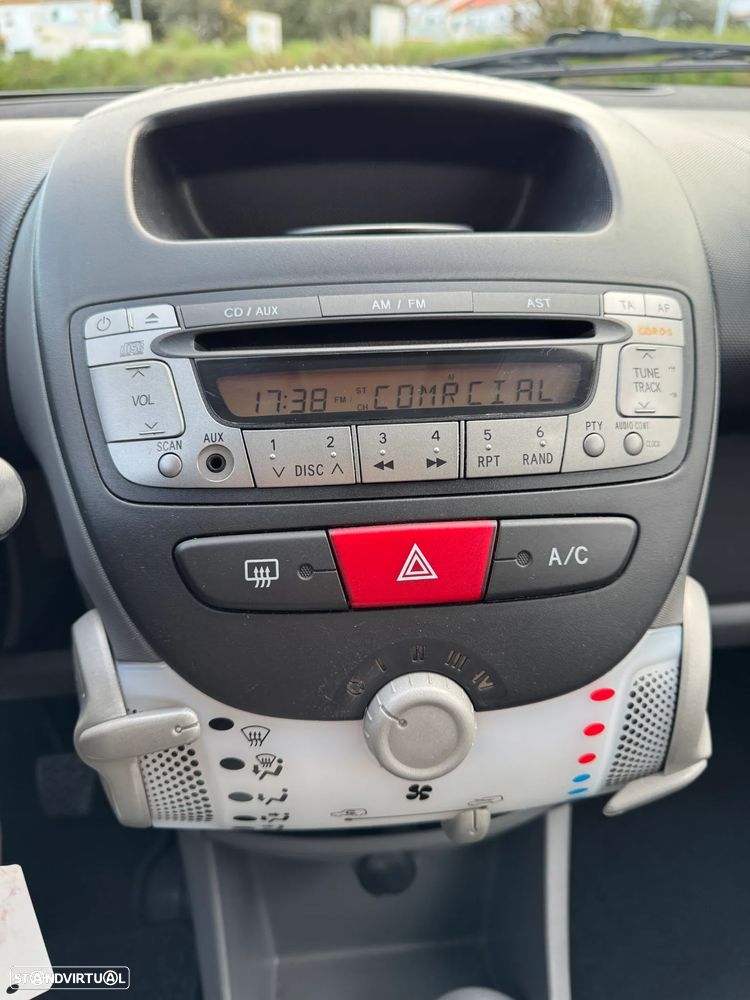 Peugeot 107 1.0 Petit Filou - 12