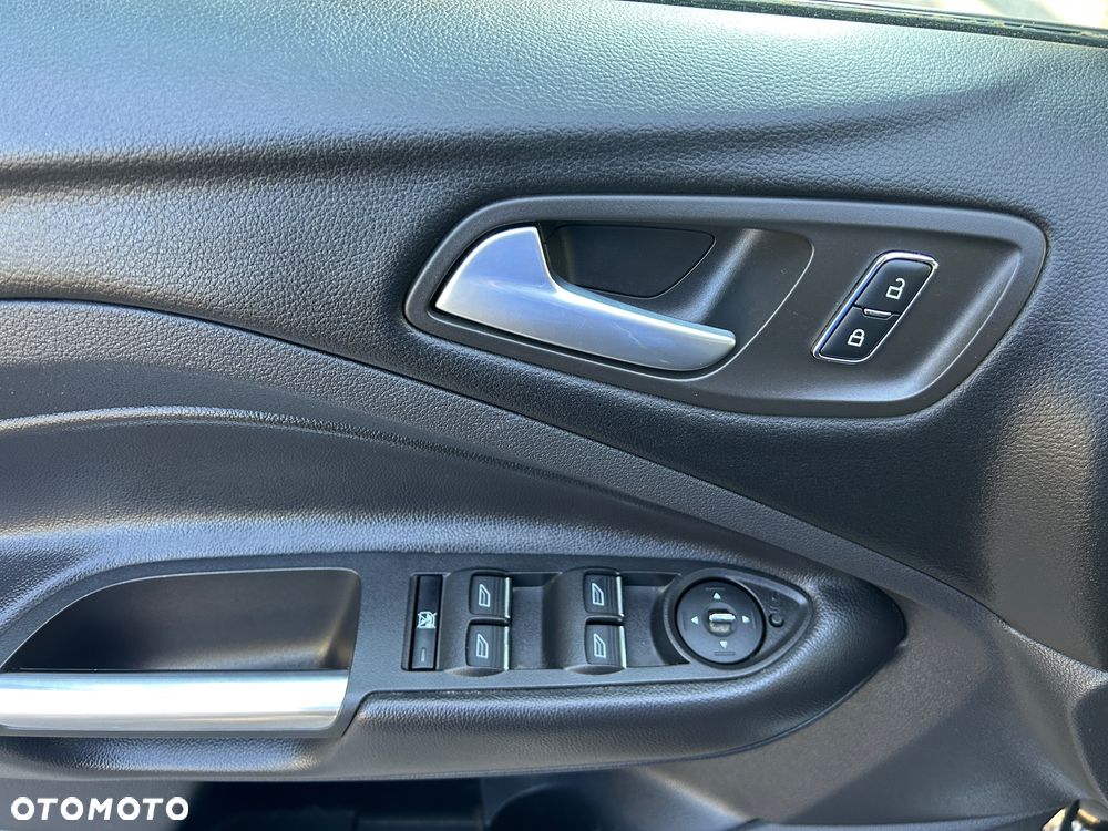 Ford Kuga 2.0 TDCi 2x4 Titanium - 28