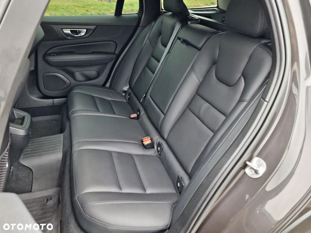 Volvo V60 Cross Country B4 D AWD Geartronic Pro - 23