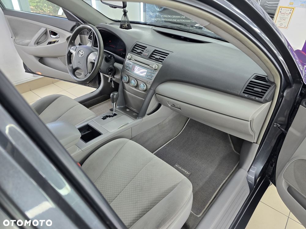 Toyota Camry - 6