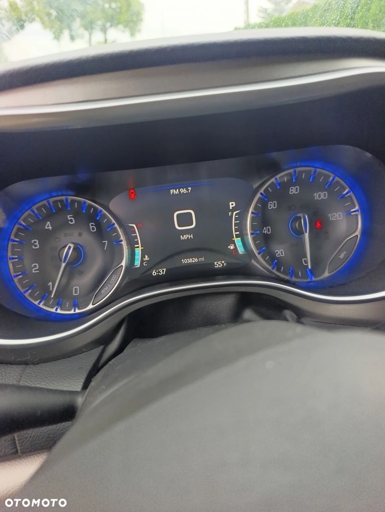 Chrysler Pacifica - 8