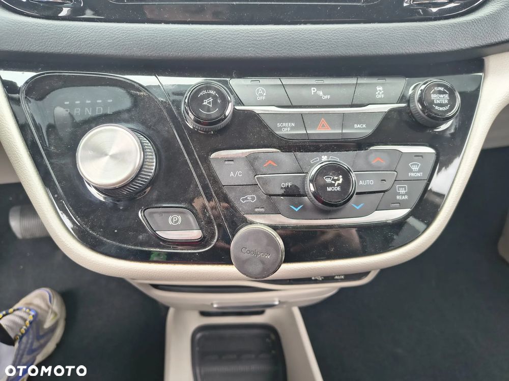 Chrysler Pacifica - 19