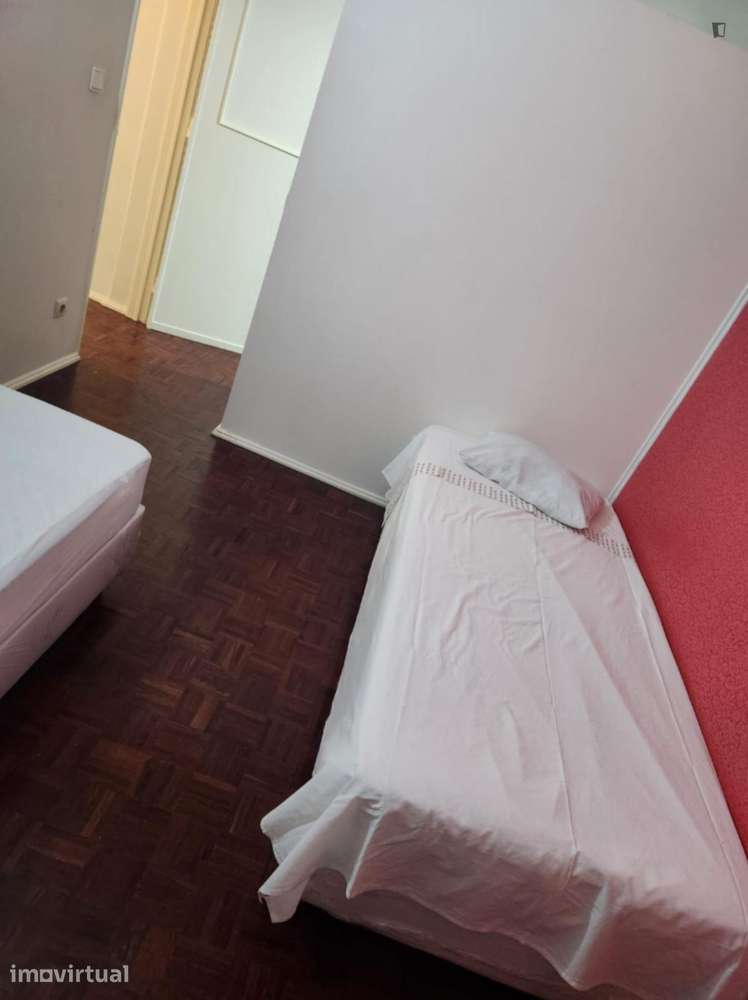 Quarto - localizado em Benfica Lisbon - Grande imagem: 2/11