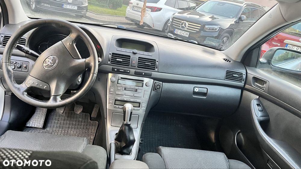 Toyota Avensis - 8