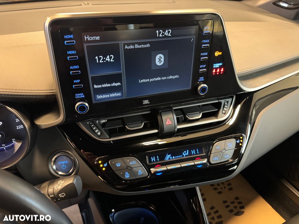 Toyota C-HR Hybrid Style Selection - 11