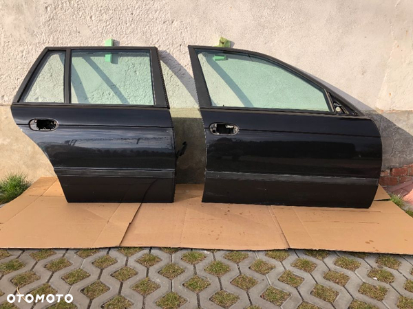 Drzwi prawe przód tył bmw e39 COSMOSSCHWARZ 303
