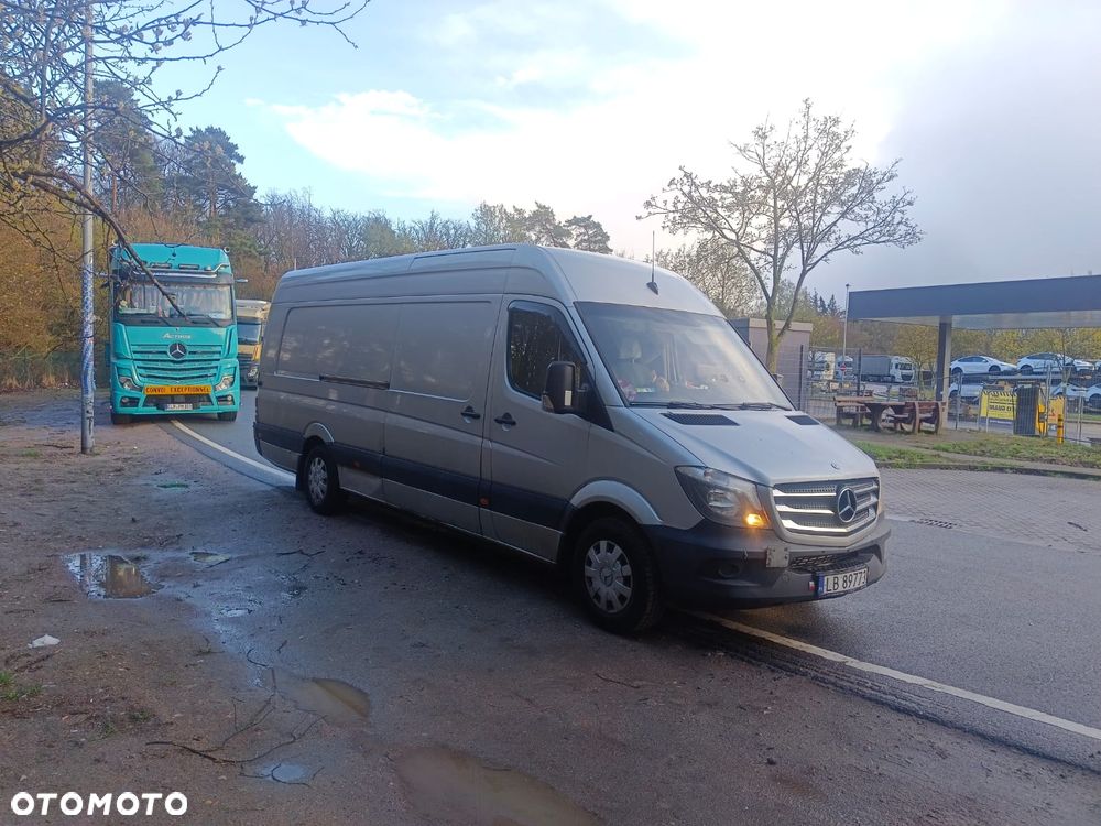 Mercedes-Benz Sprinter - 2