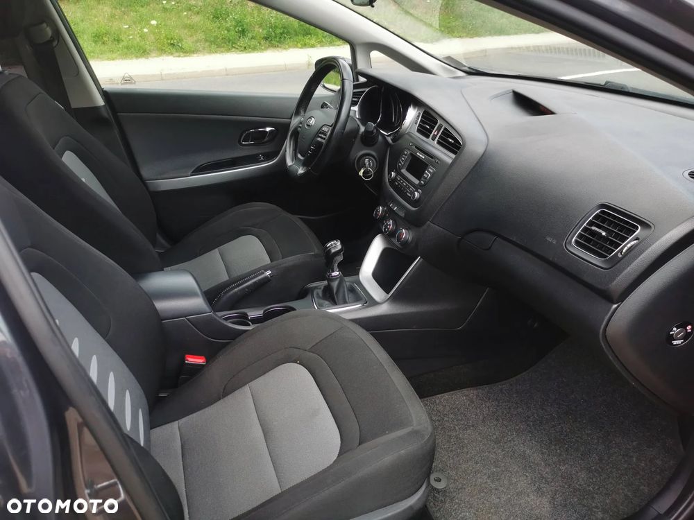 Kia Ceed 1.6 GDI Dream-Team Edition - 13