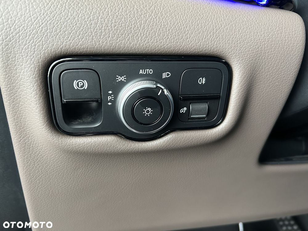 Mercedes-Benz Klasa V 300 d 4-Matic 9G-Tronic Exclusive (d³ugi) - 21