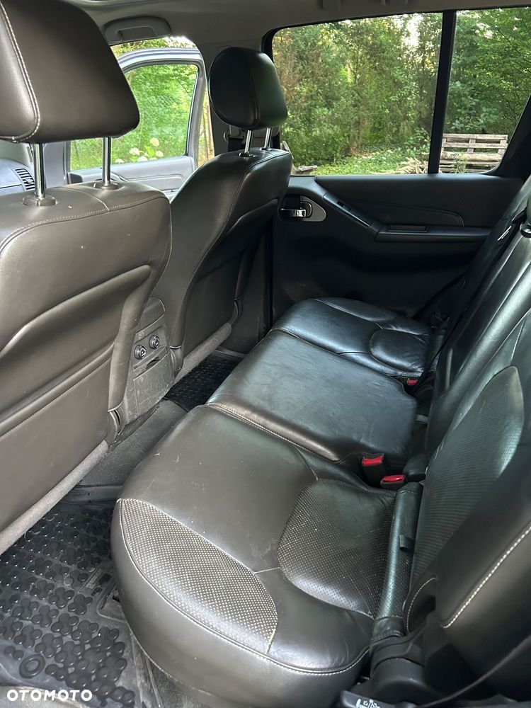Nissan Pathfinder 2.5 D LE EU5 - 15