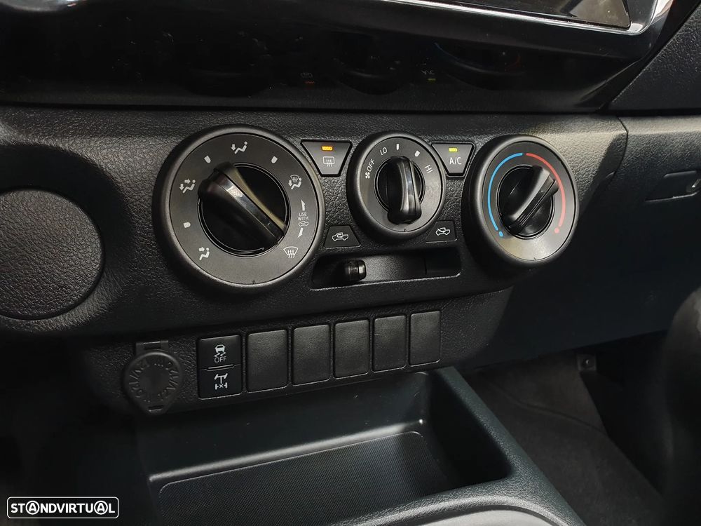 Toyota Hilux 2.4 D-4D 2WD CE CM - 9