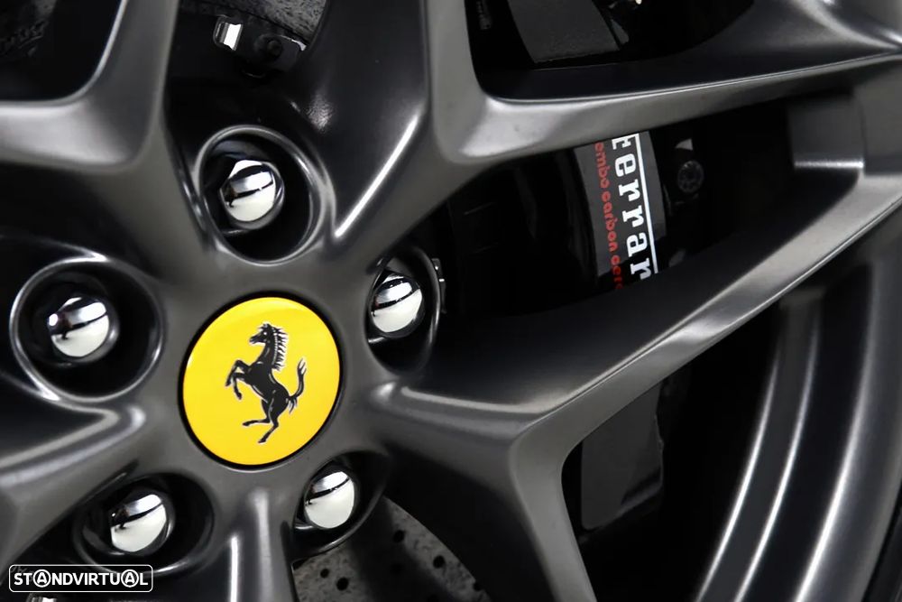 Ferrari Roma 3.9 Twin-Turbo V8 - 12