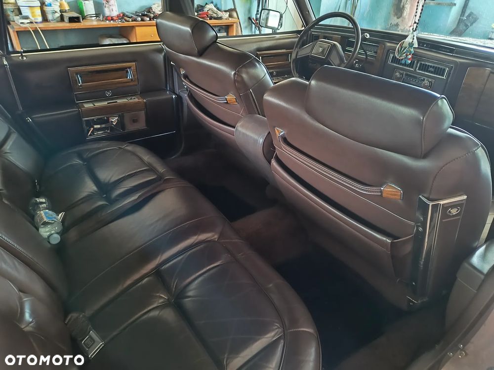 Cadillac Fleetwood - 4