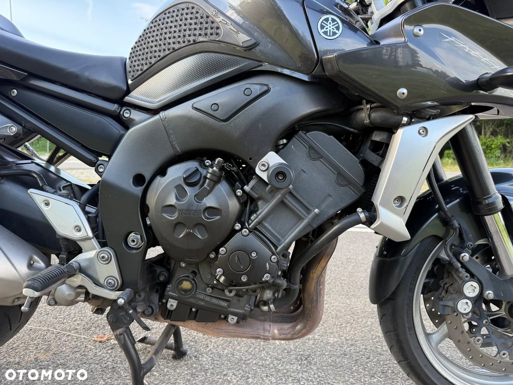 Yamaha FZ - 16