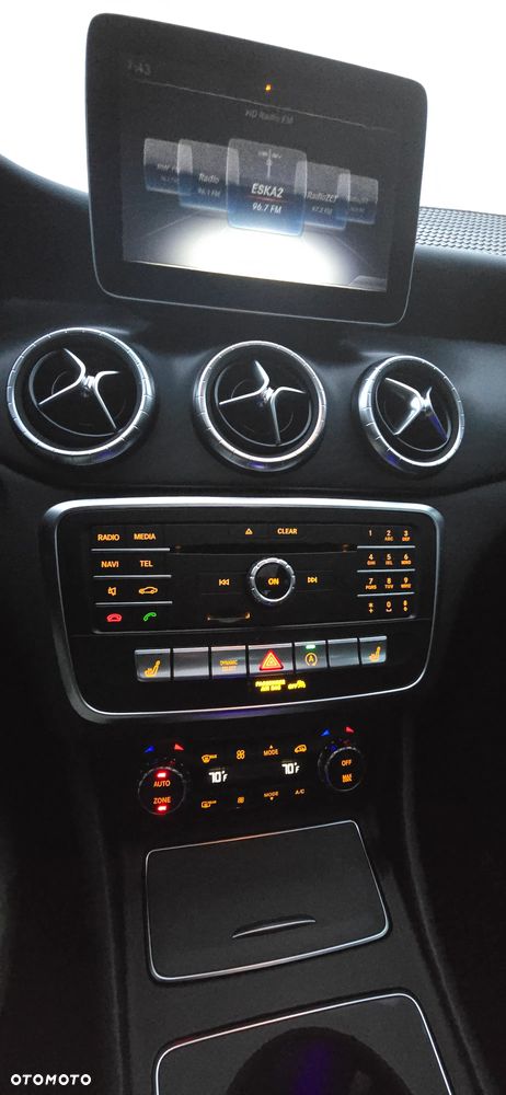 Mercedes-Benz CLA 250 4Matic 7G-DCT SCORE - 31