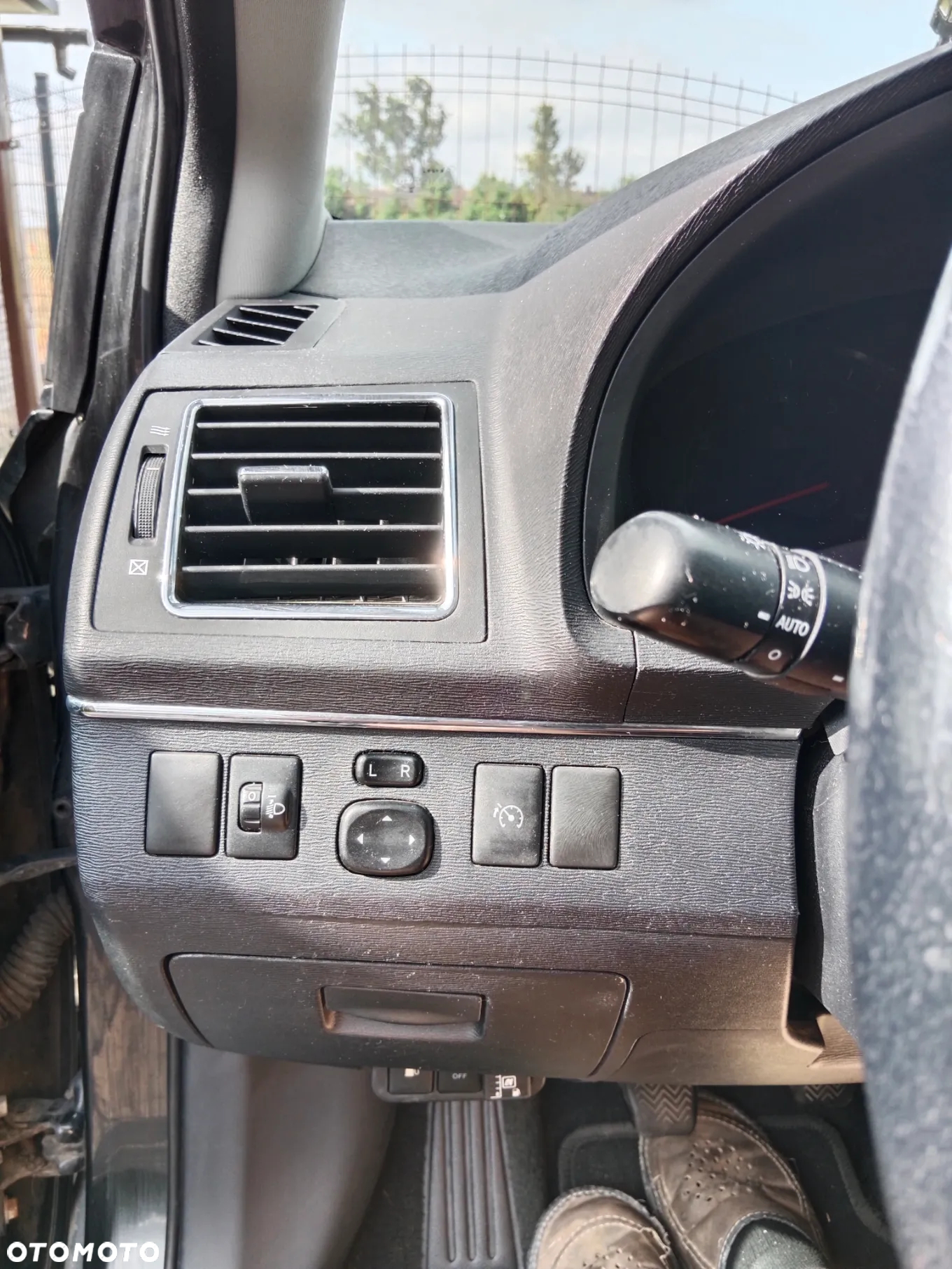 Toyota Avensis 1.8 Premium - 13