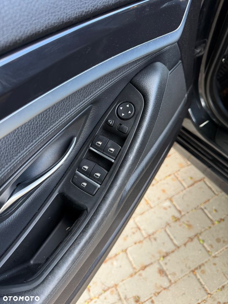 BMW Seria 5 525d - 8