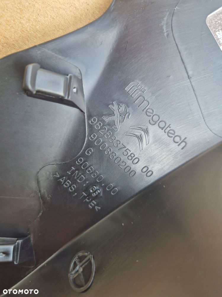 Peugeot 2008 II listwa pod lampę tylną lewa.2019- - 5