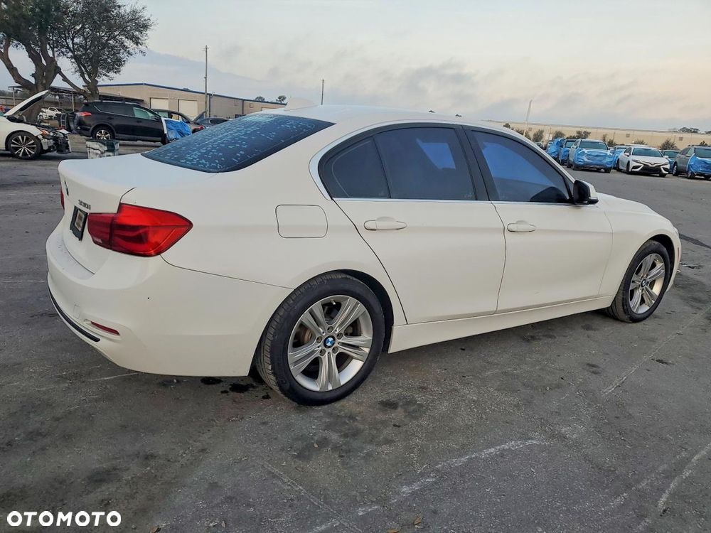 BMW Seria 3 330i - 3